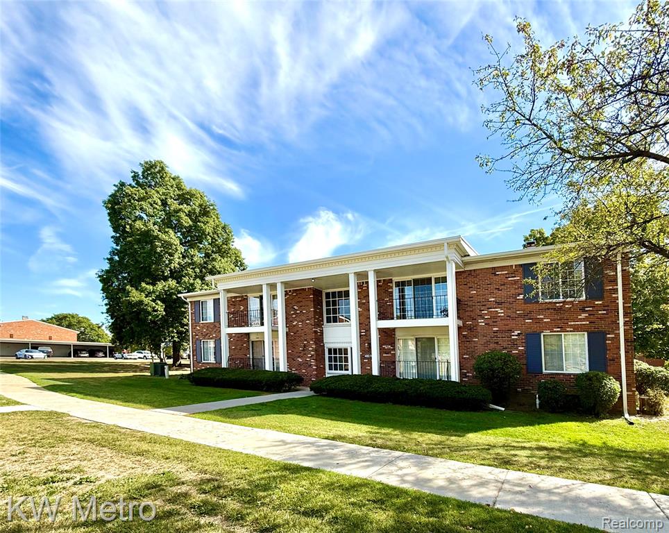 480 Fox Hills Drive N, 6, Bloomfield Hills, MI 48304 — Photo 2