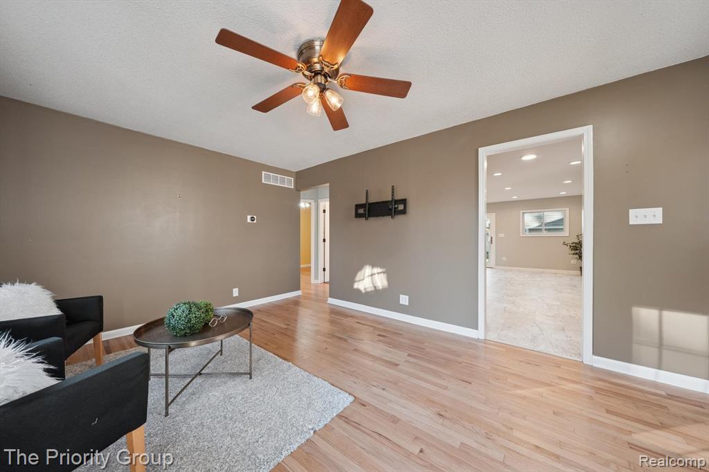 5235 Drayton Road, Clarkston, MI — Photo 9