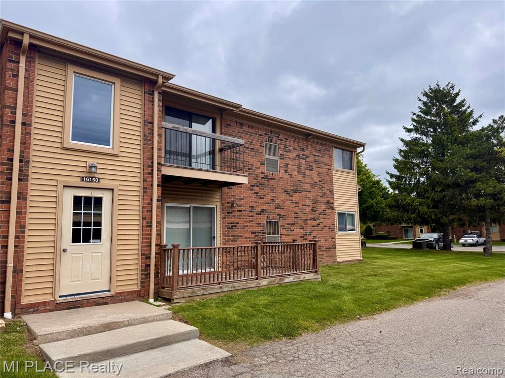 16150 Clarkson Drive, 13, Fraser, MI 48026 — Photo 2