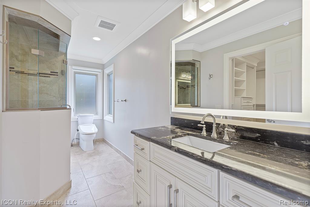 5215 DEER RUN Circle, Orchard Lake Village, MI 48323 — Photo 48