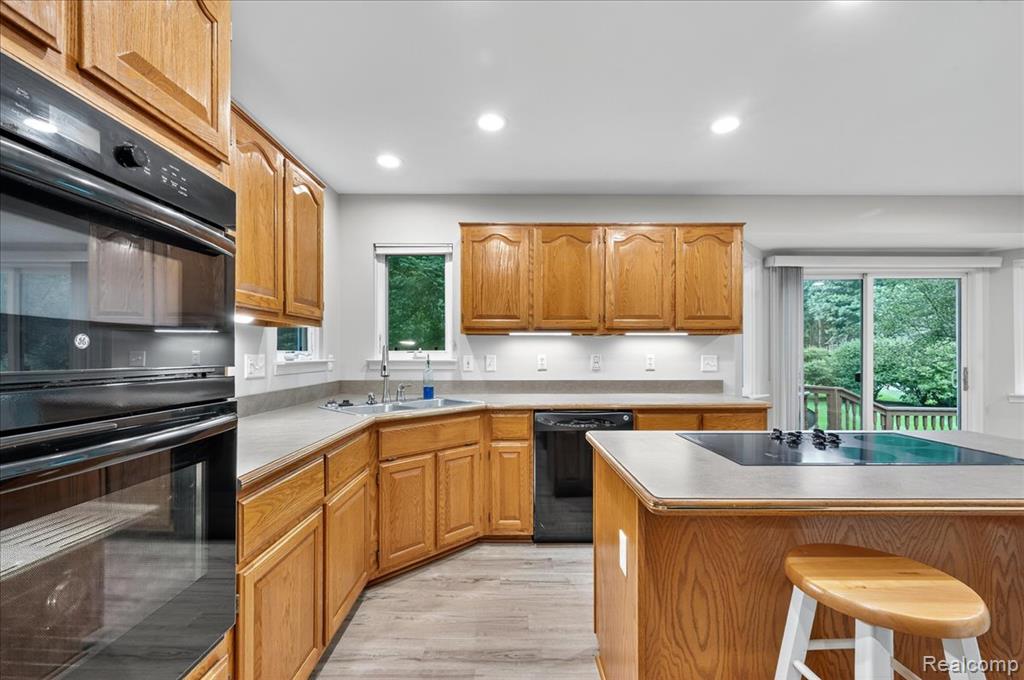9695 Forest Ridge Drive, Clarkston, MI 48348 — Photo 8