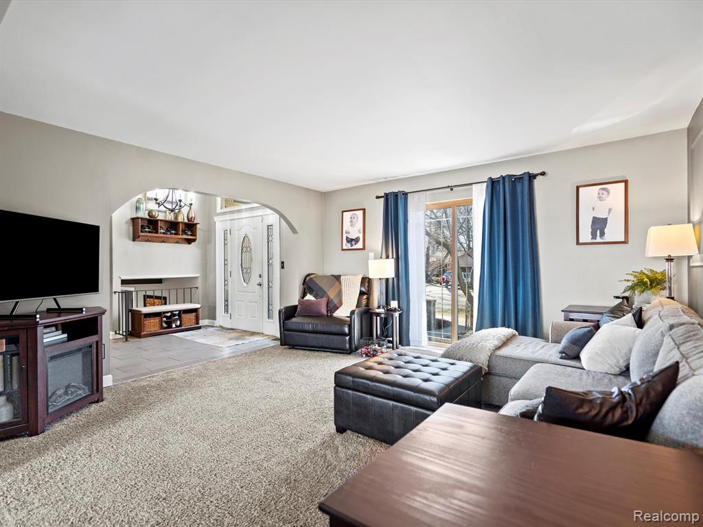 42268 SYCAMORE Drive, Sterling Heights, MI 48313 — Photo 10
