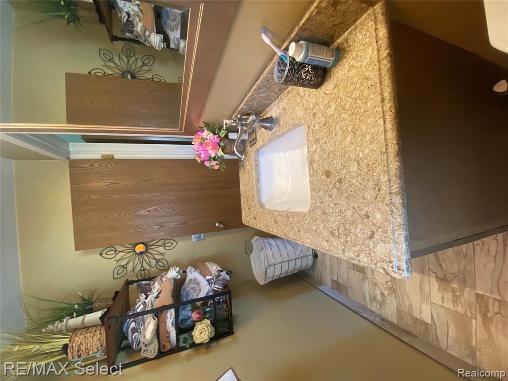 5057 Sandalwood Drive, Grand Blanc, MI 48439 — Photo 18