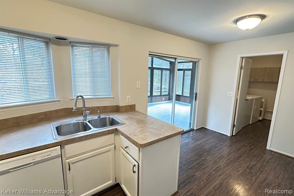 24502 Simmons Drive, Novi, MI — Photo 10