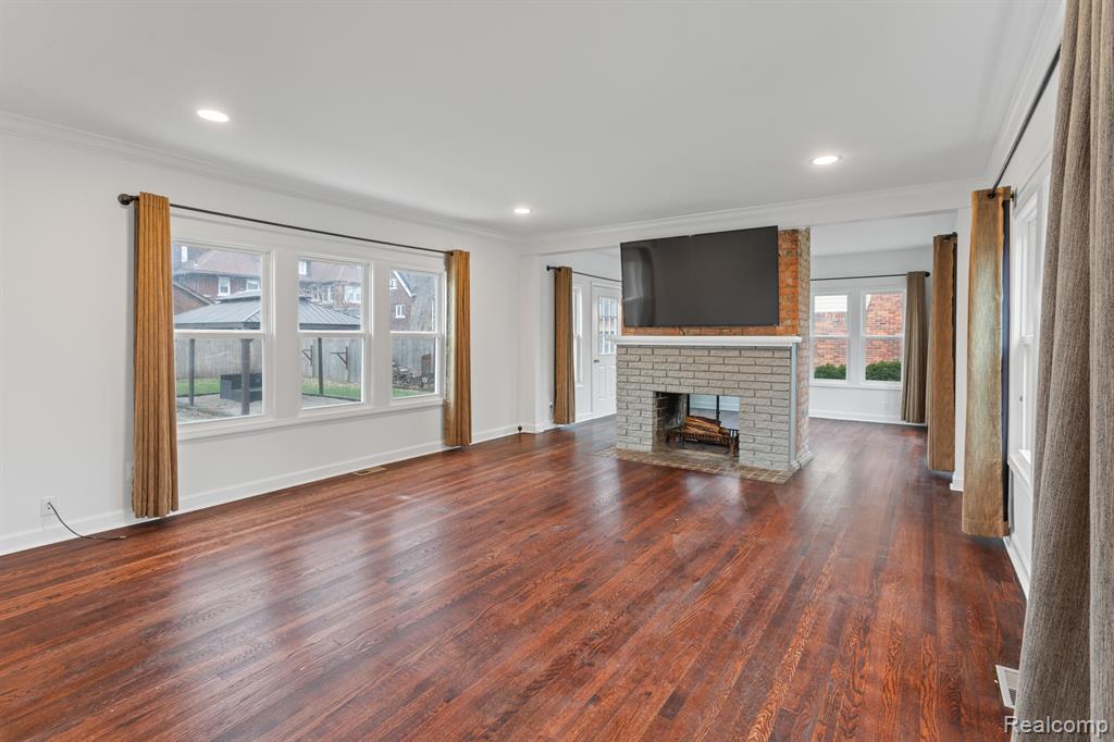 520 FISKE Drive, Detroit, MI 48214 — Photo 2