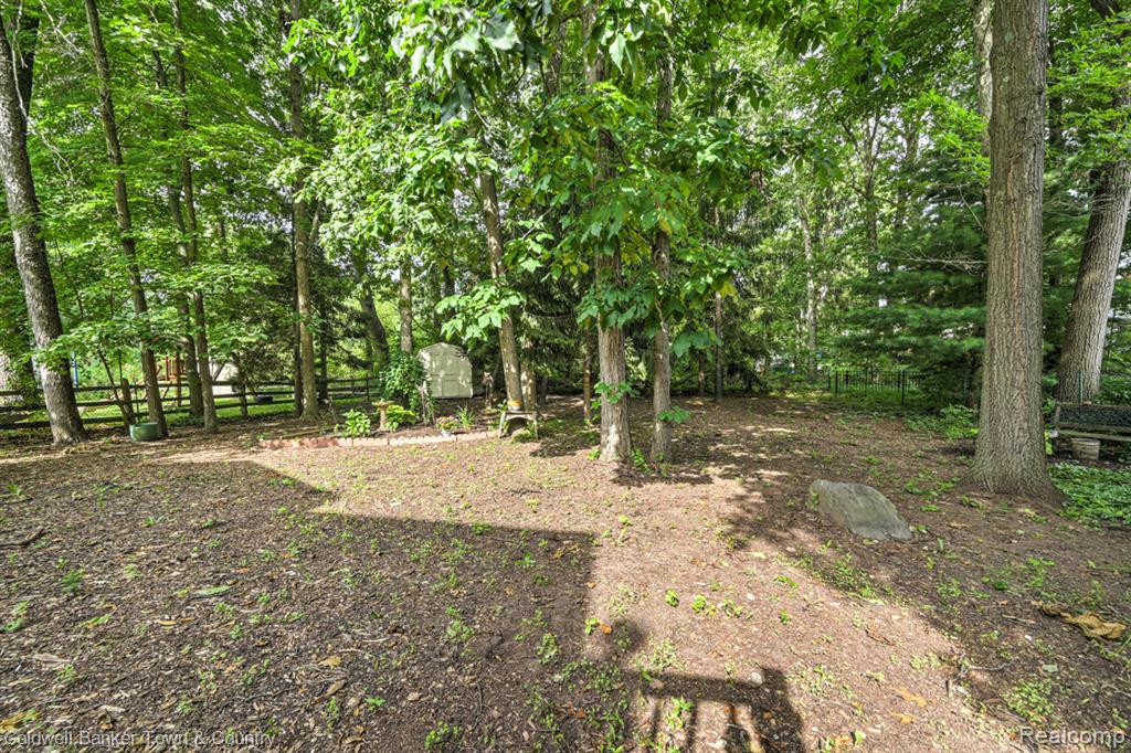 978 Oak Ridge Circle, Brighton, MI 48116 — Photo 39