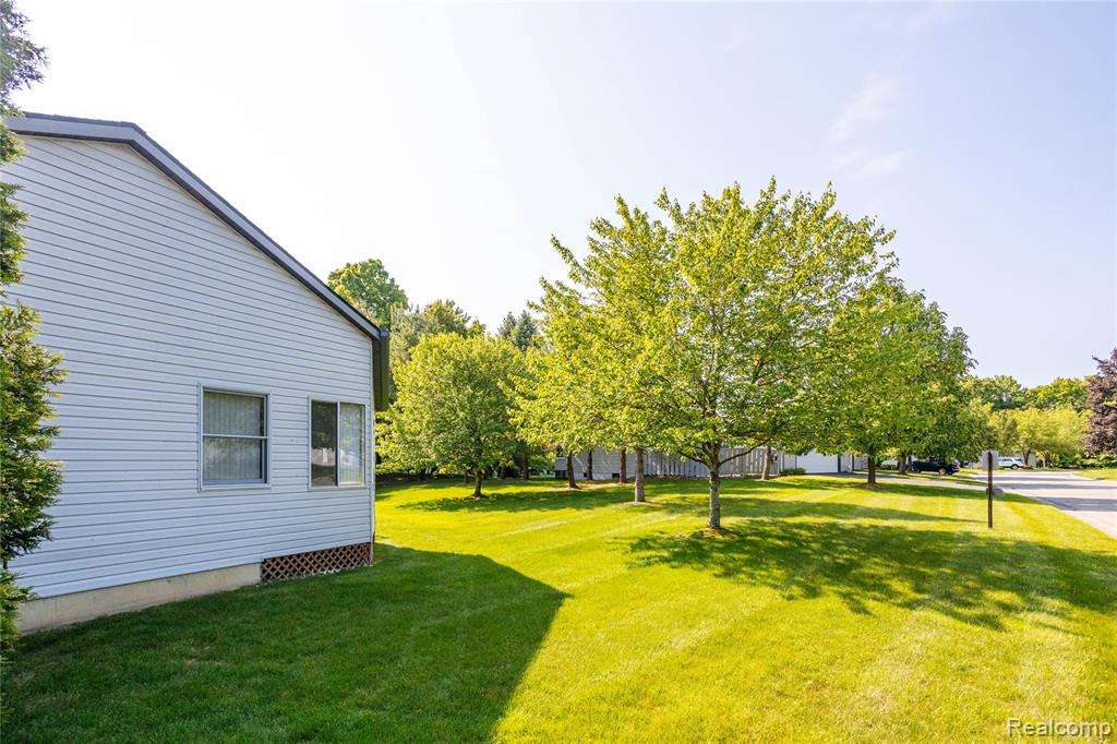 7566 Radcliffe, Brighton, MI 48114 — Photo 5