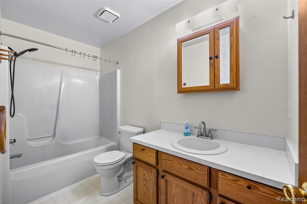 3778 Ponchartrain Drive, Pinckney, MI 48169 — Photo 18