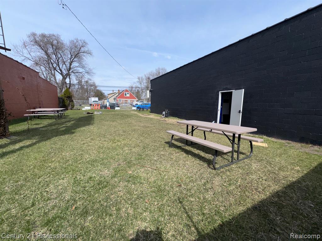 1641-1647 E 7 Mile Road, Highland Park, MI 48203 — Photo 3