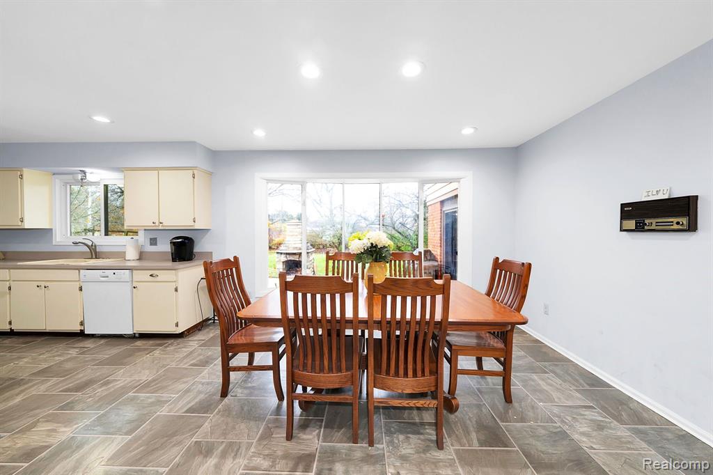 982 LANGLEY Road, Rochester Hills, MI 48309 — Photo 17