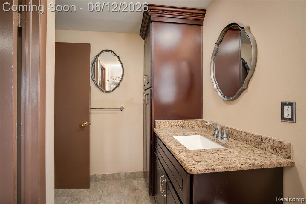 5061 Temple Drive, Sterling Heights, MI 48310 — Photo 24