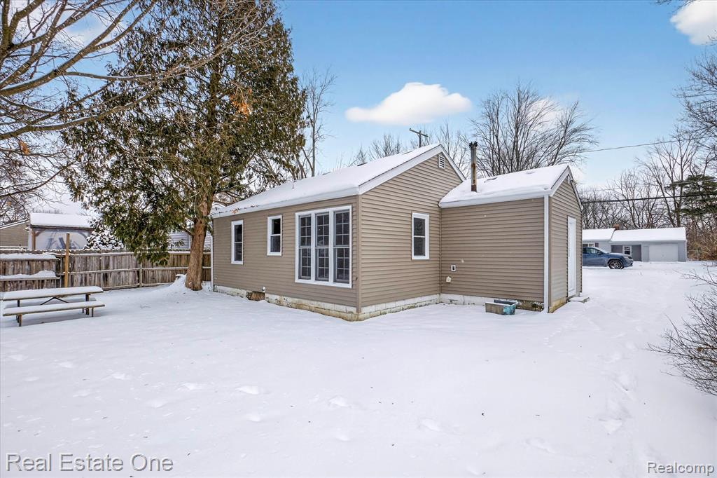 3267 Mills Acres Street, Flint, MI 48506 — Photo 33