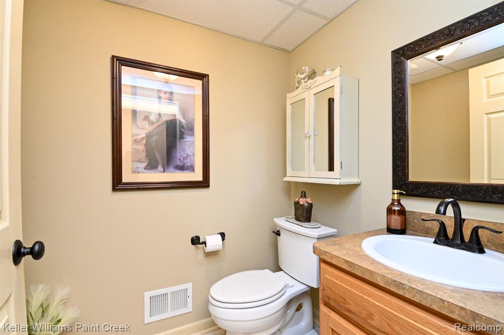 4442 WISTERIA Court, Warren, MI 48092 — Photo 39