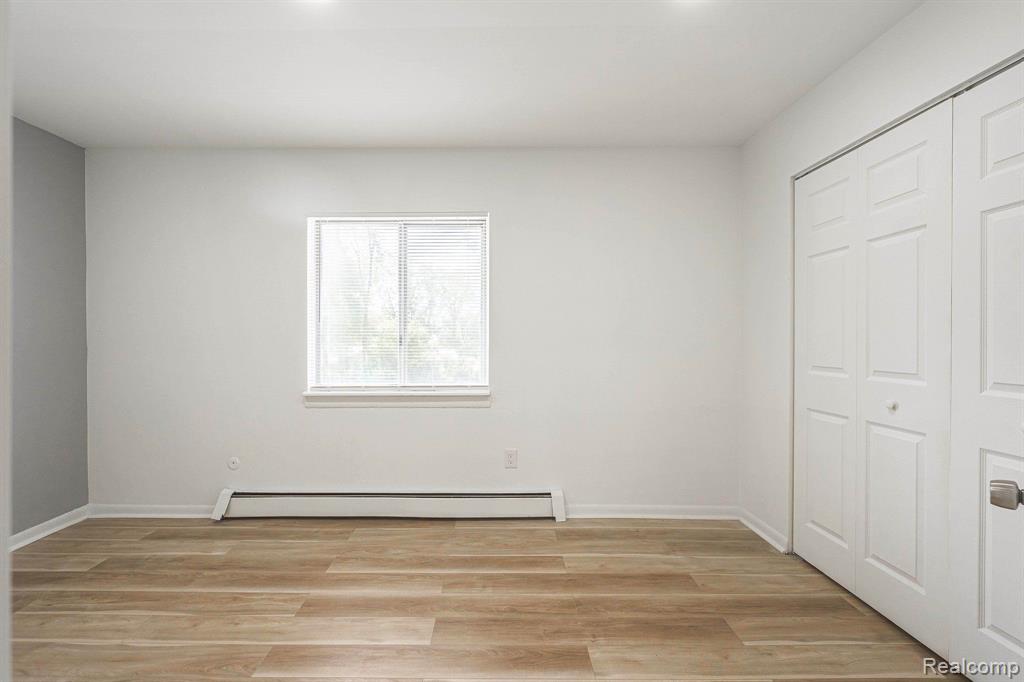 2475 S COMMERCE Road, Wolverine Lake, MI 48390 — Photo 33