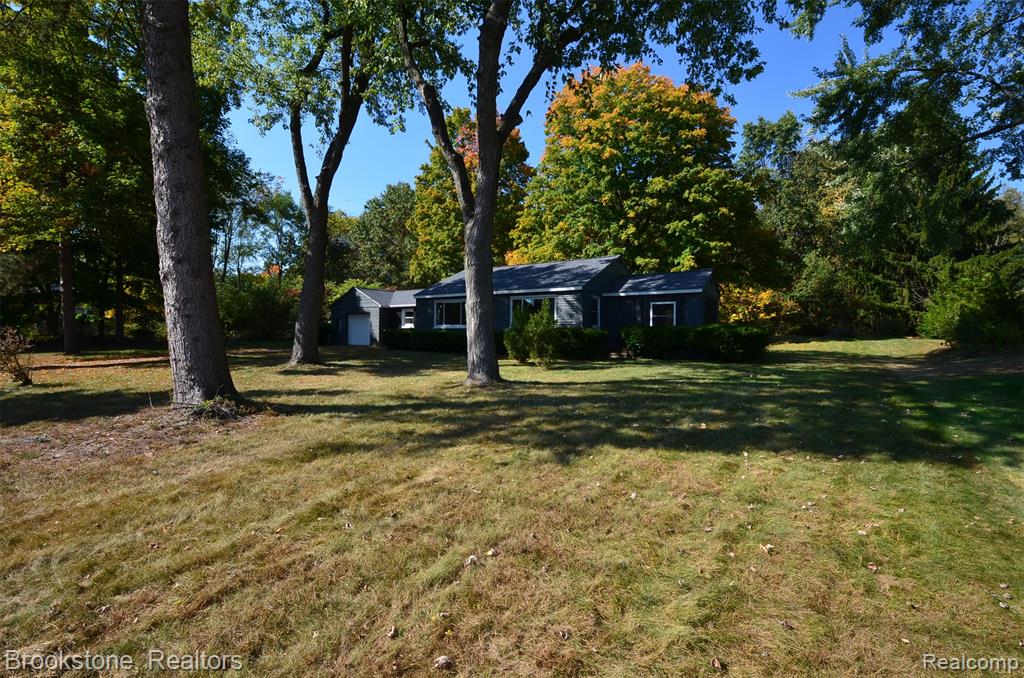 7565 Old Pond Drive, Clarkston, MI 48348 — Photo 2
