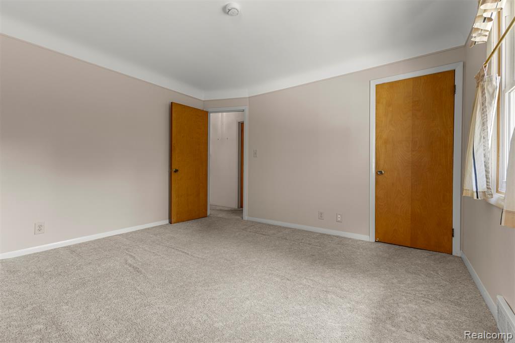 25429 Graceland Circle, Dearborn Heights, MI 48125 — Photo 22