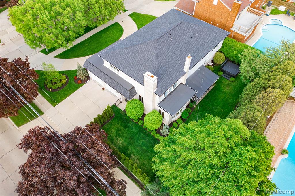 655 CANTERBURY Road, Grosse Pointe Woods, MI 48236 — Photo 53