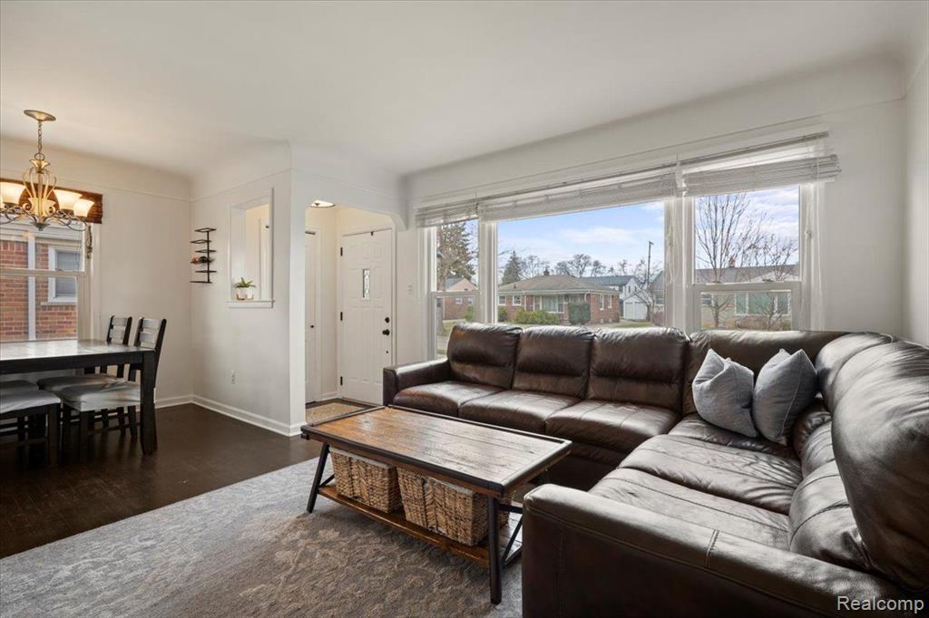 524 E LA SALLE Avenue, Royal Oak, MI 48073 — Photo 8