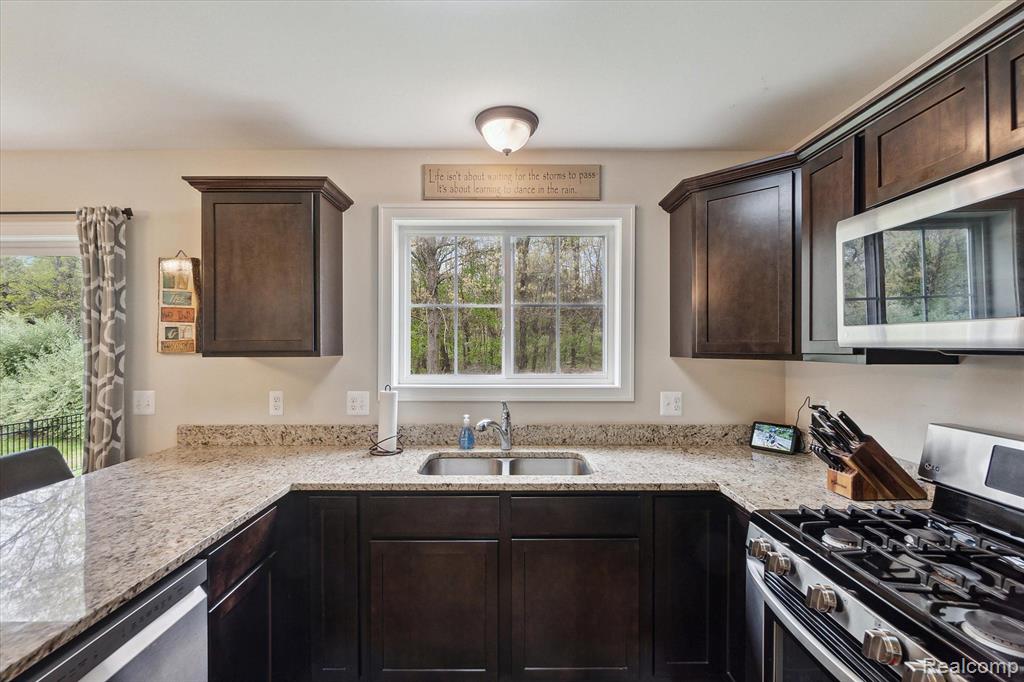 8378 MEADOW CREEK Lane, Pinckney, MI 48169 — Photo 11