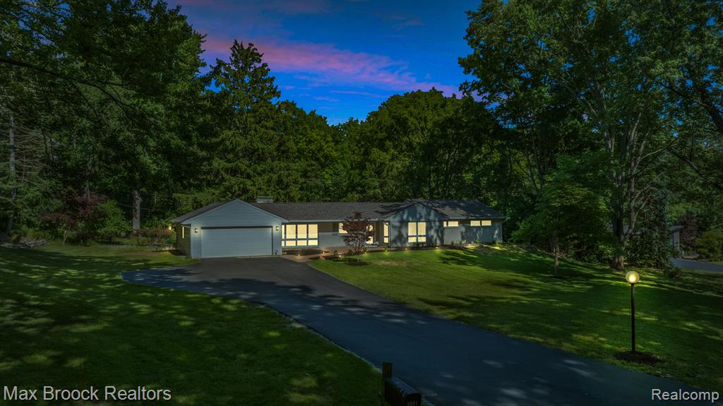 6041 EASTMOOR Road, Bloomfield Hills, MI 48301 — Photo 2
