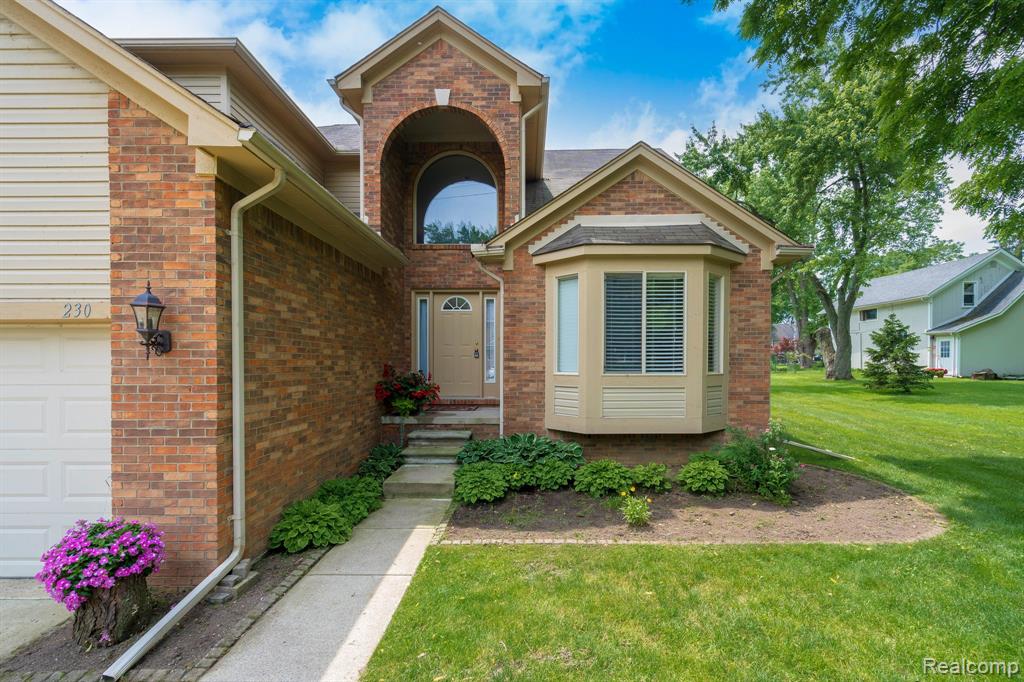 230 E Elizabeth Street, Lake Orion, MI 48362 — Photo 2