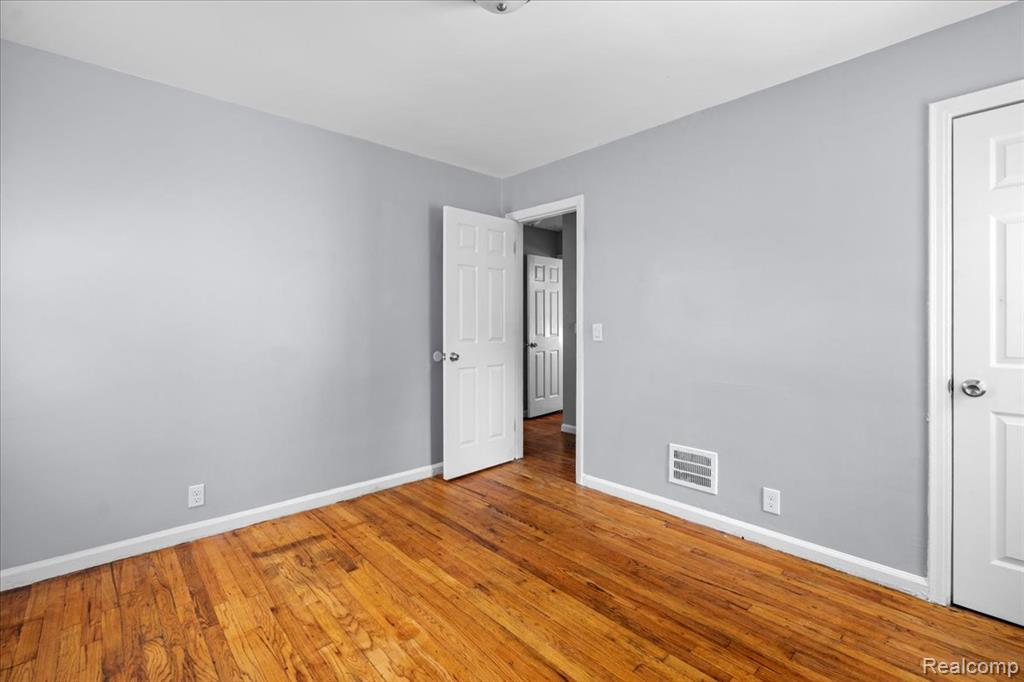 7800 Greenview Avenue, Detroit, MI 48228 — Photo 14
