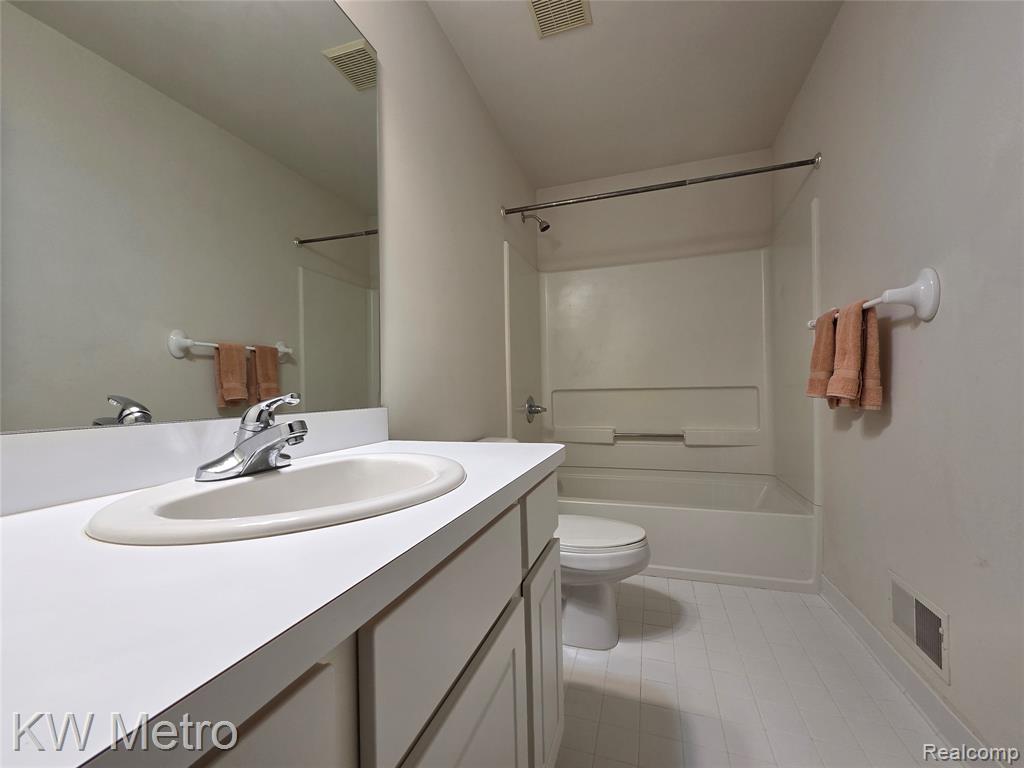 622 Macwilliams Lane, Royal Oak, MI 48067 — Photo 14