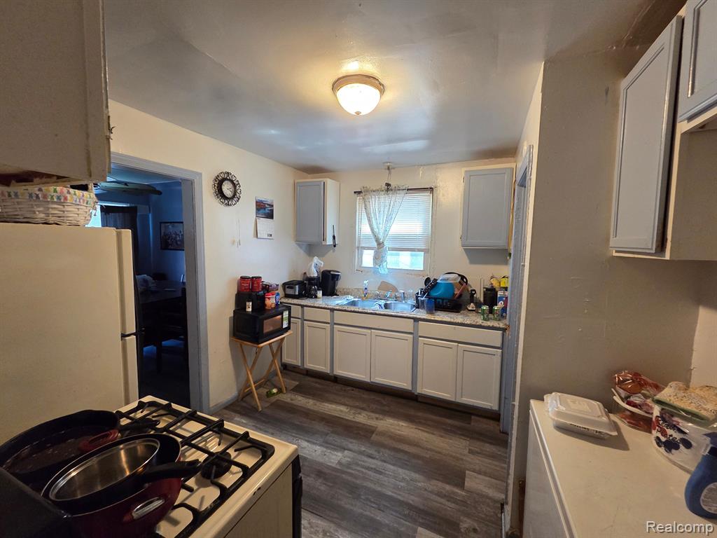 8869 MANOR Street, Detroit, MI 48204 — Photo 7