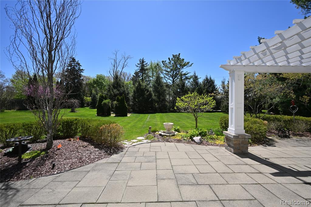 4655 Walnut Lake Road, Bloomfield Hills, MI 48301 — Photo 31
