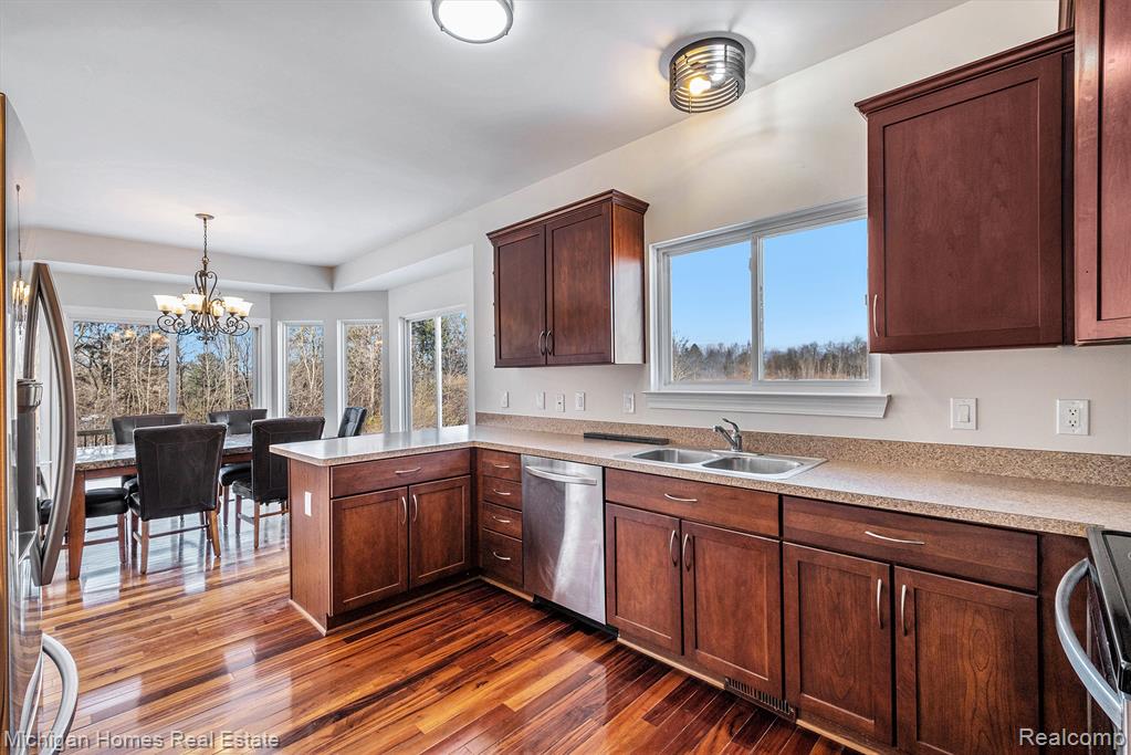 8096 Peninsula Circle, Grand Blanc, MI — Photo 9