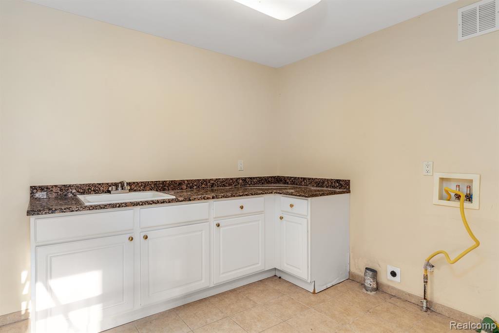 122 Sand Bar Lane, Detroit, MI 48214 — Photo 49