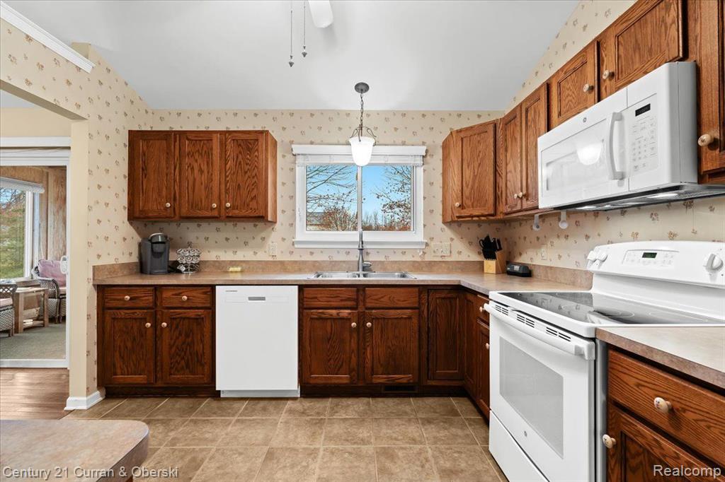 940 S HOWARD Street, Fenton, MI 48430 — Photo 14