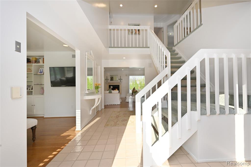 6020 Orchard Ridge Court, West Bloomfield, MI — Photo 4