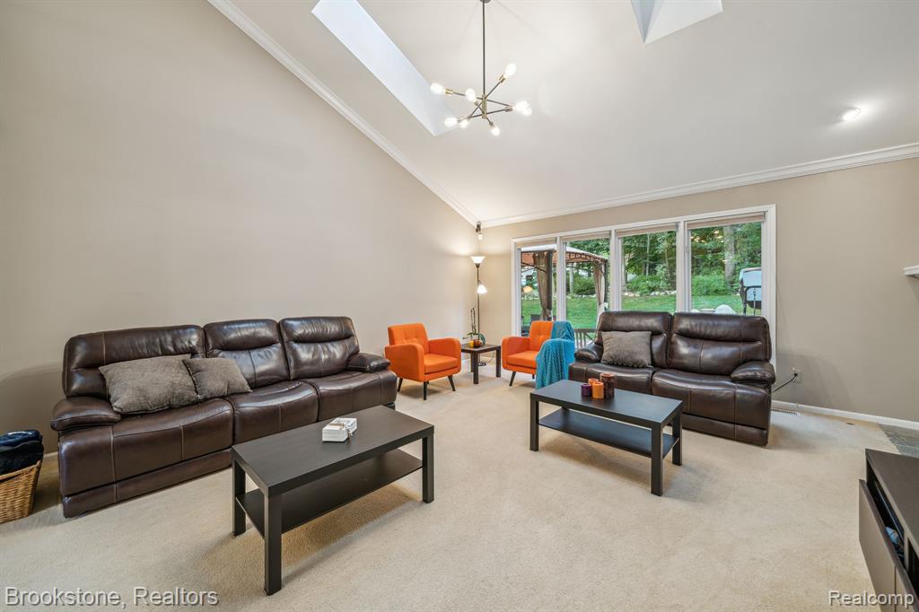 576 BLOOMER RIDGE Drive, Rochester, MI 48307 — Photo 7