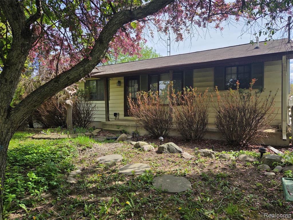 6300 Runyan Lake Road, Fenton, MI 48430