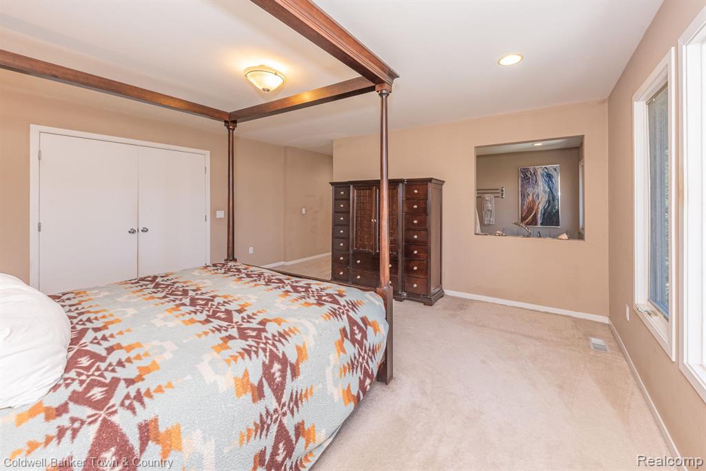 9945 ROLLING GREENS Drive, Pinckney, MI 48169 — Photo 41