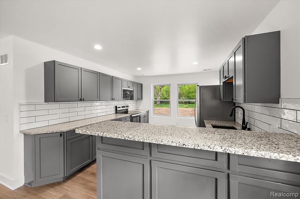 6165 Woodsdale Drive, Grand Blanc, MI 48439 — Photo 13