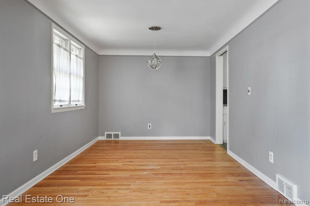 21135 LITTLESTONE Road, Harper Woods, MI 48225 — Photo 9