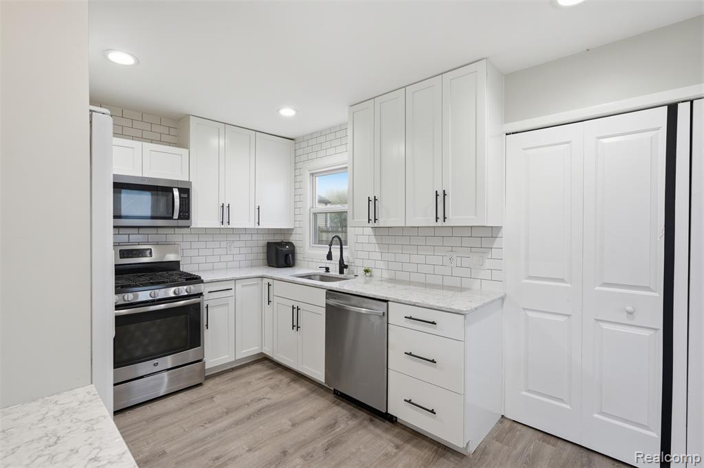 2937 E Walton Blvd, Auburn Hills, MI 48326 — Photo 12