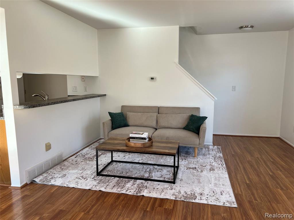 2736 Glenbridge Court, Ann Arbor, MI 48104 — Photo 2