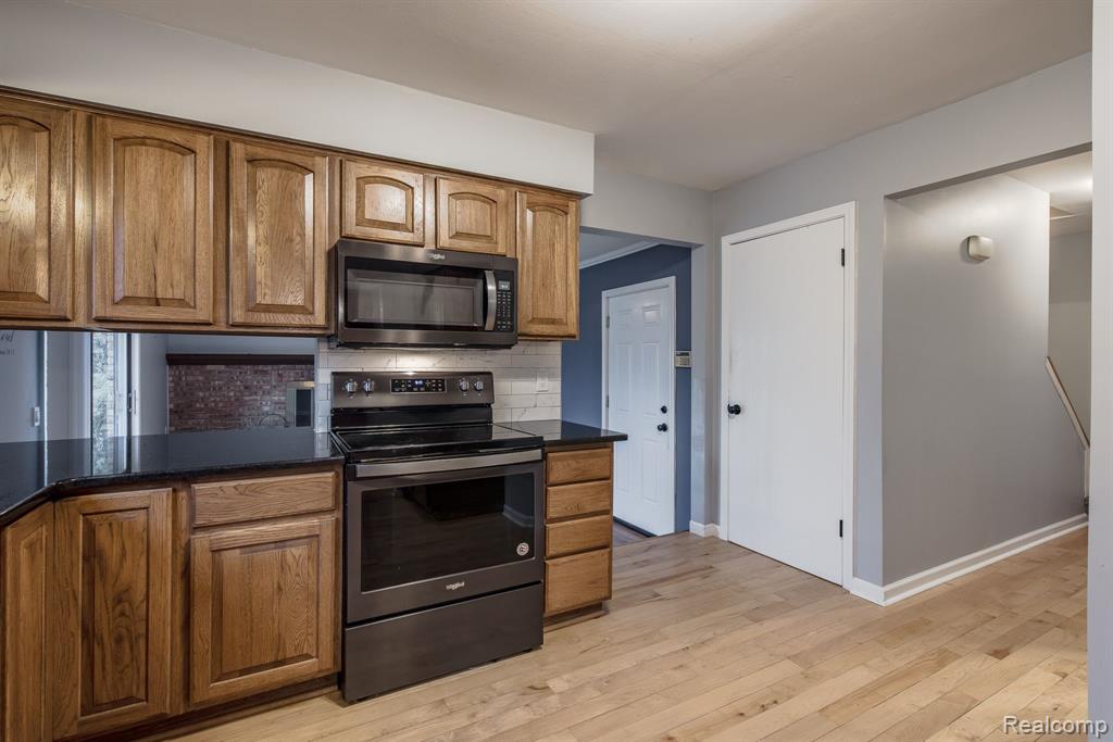5285 WOODCREEK Trail, Clarkston, MI — Photo 14