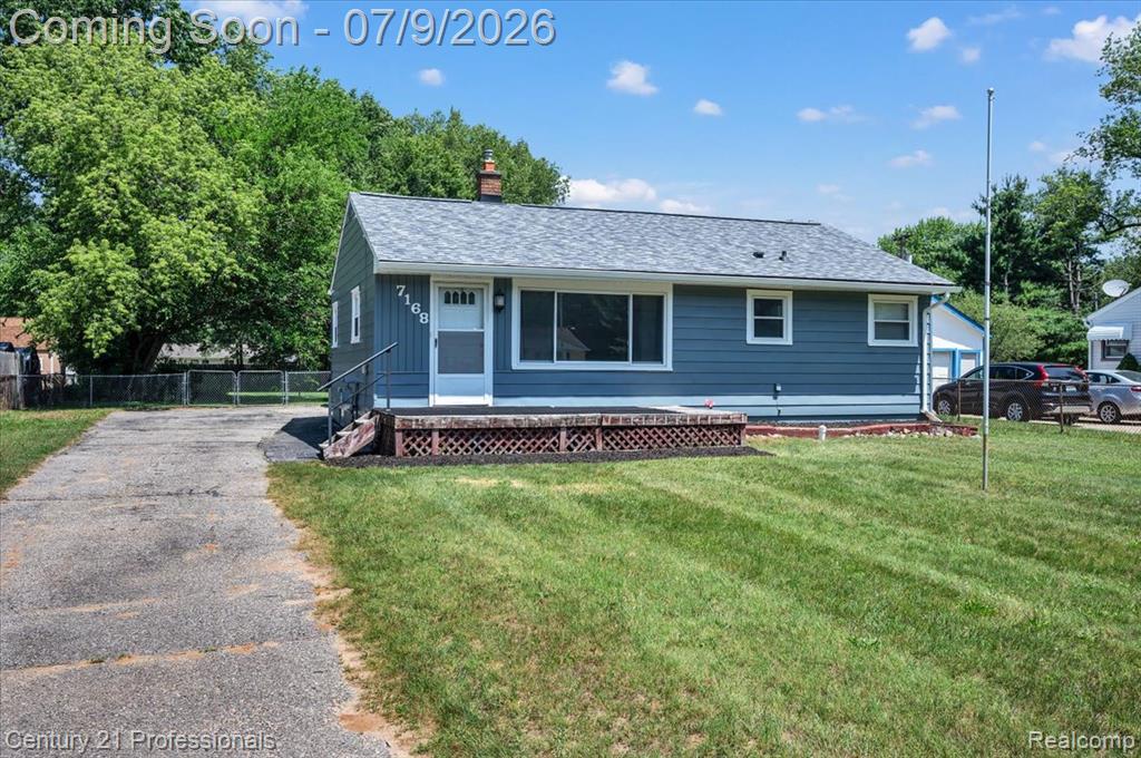 7168 Wedworth Street, Waterford, MI 48327 — Photo 2
