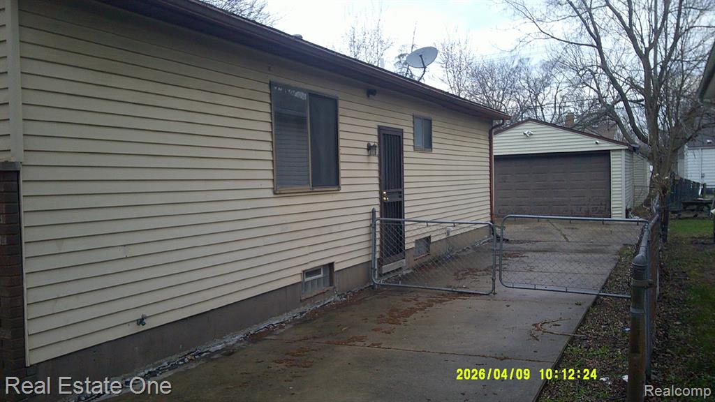 18949 Kenosha Street, Harper Woods, MI 48225 — Photo 4