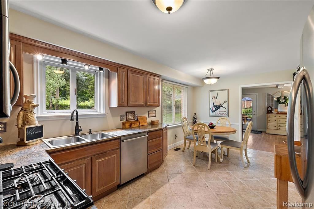 746 Birch Tree Lane, Rochester Hills, MI 48306 — Photo 22