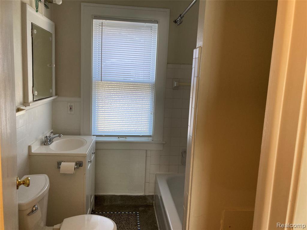 887 SAINT CLAIR LOWER Street, Grosse Pointe, MI 48230 — Photo 15