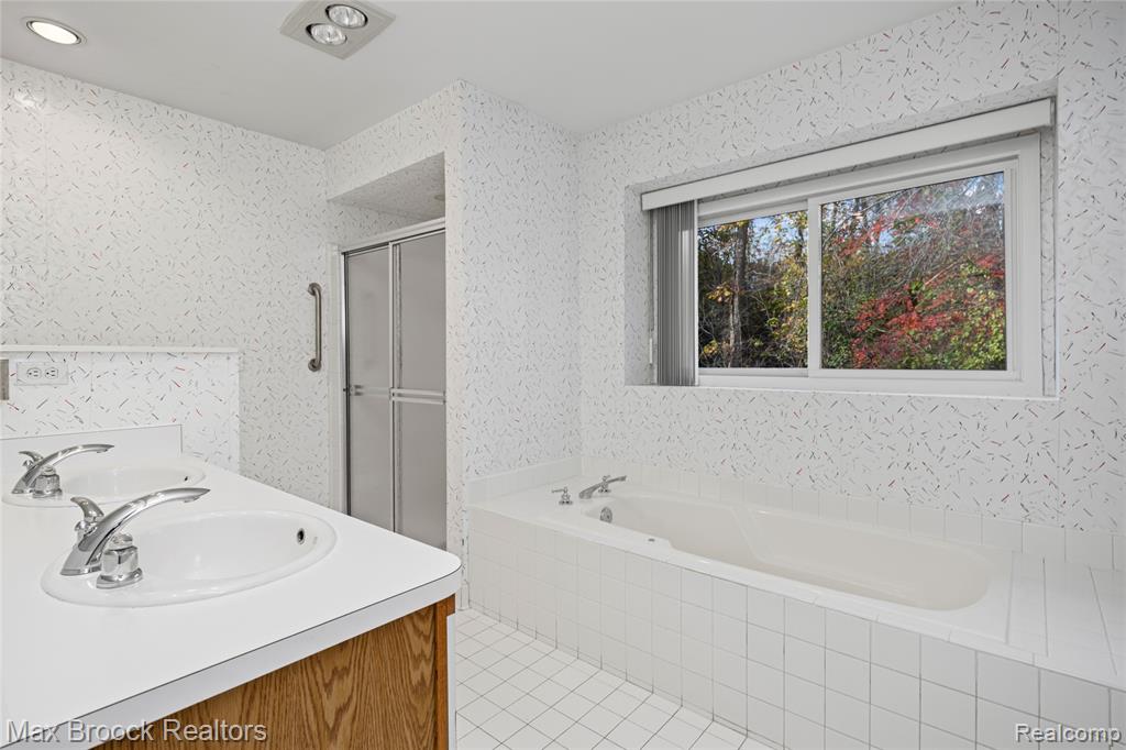 7400 Tall Timbers, West Bloomfield, MI — Photo 16