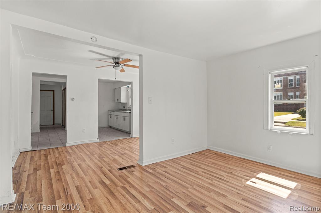 21304 Glen Lodge Road, Royal Oak, MI 48220 — Photo 11