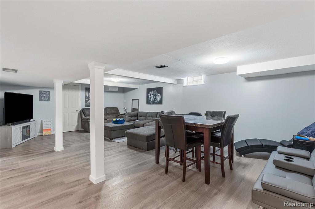 10039 Farley, Redford, MI 48239 — Photo 17