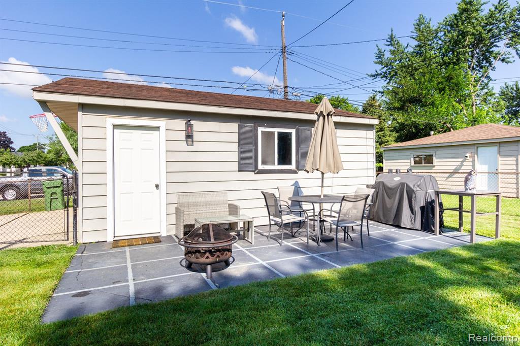 9732 LAURENCE Avenue, Allen Park, MI 48101 — Photo 34