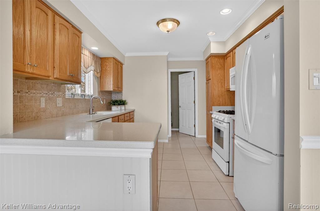 761 Knollwood Circle, South Lyon, MI 48178 — Photo 4